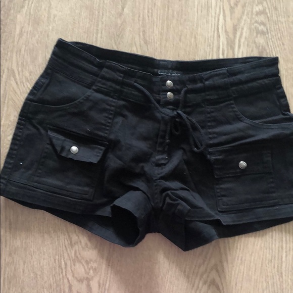 Black cargo style shorts - Picture 1 of 3